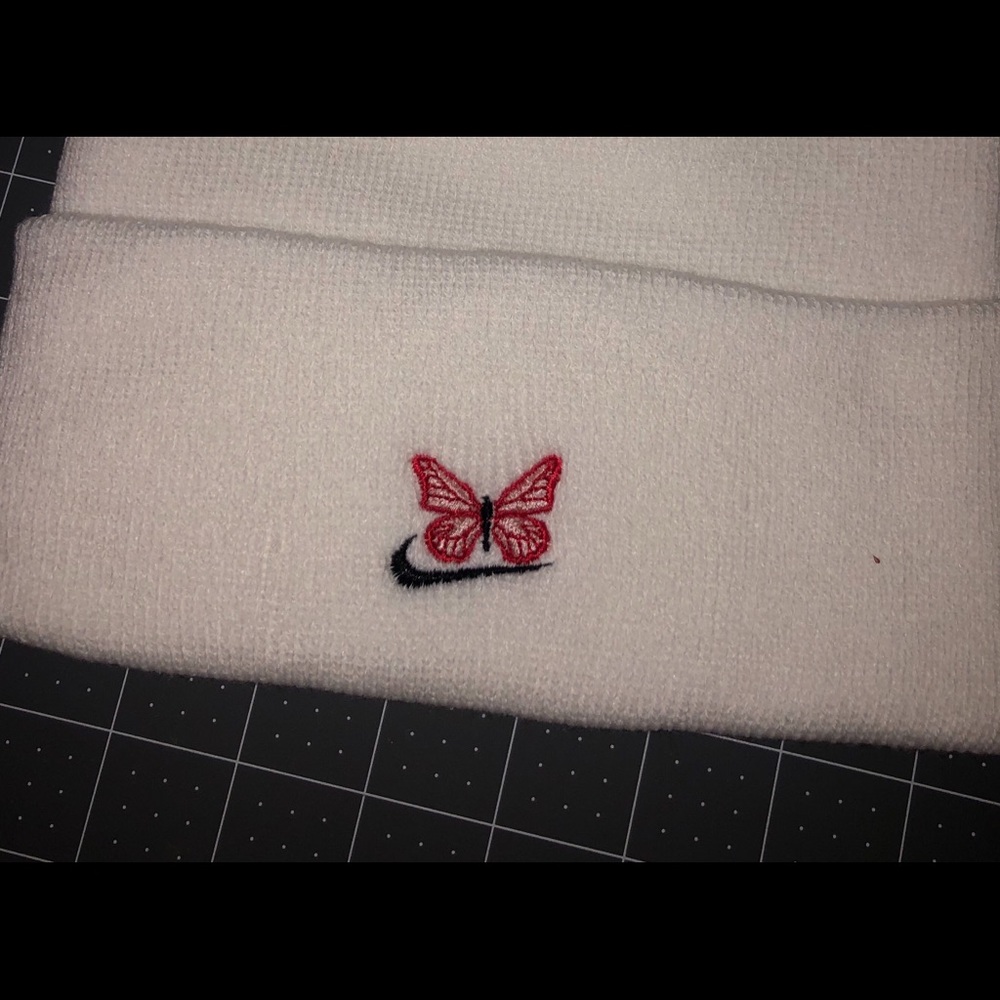 Embroidered beanie - Picture 3 of 3